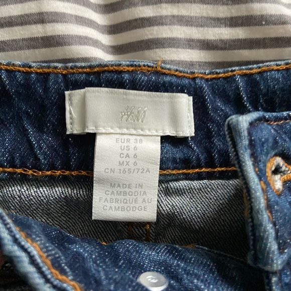 Fitted dark wash jeans - Picture 2 of 2